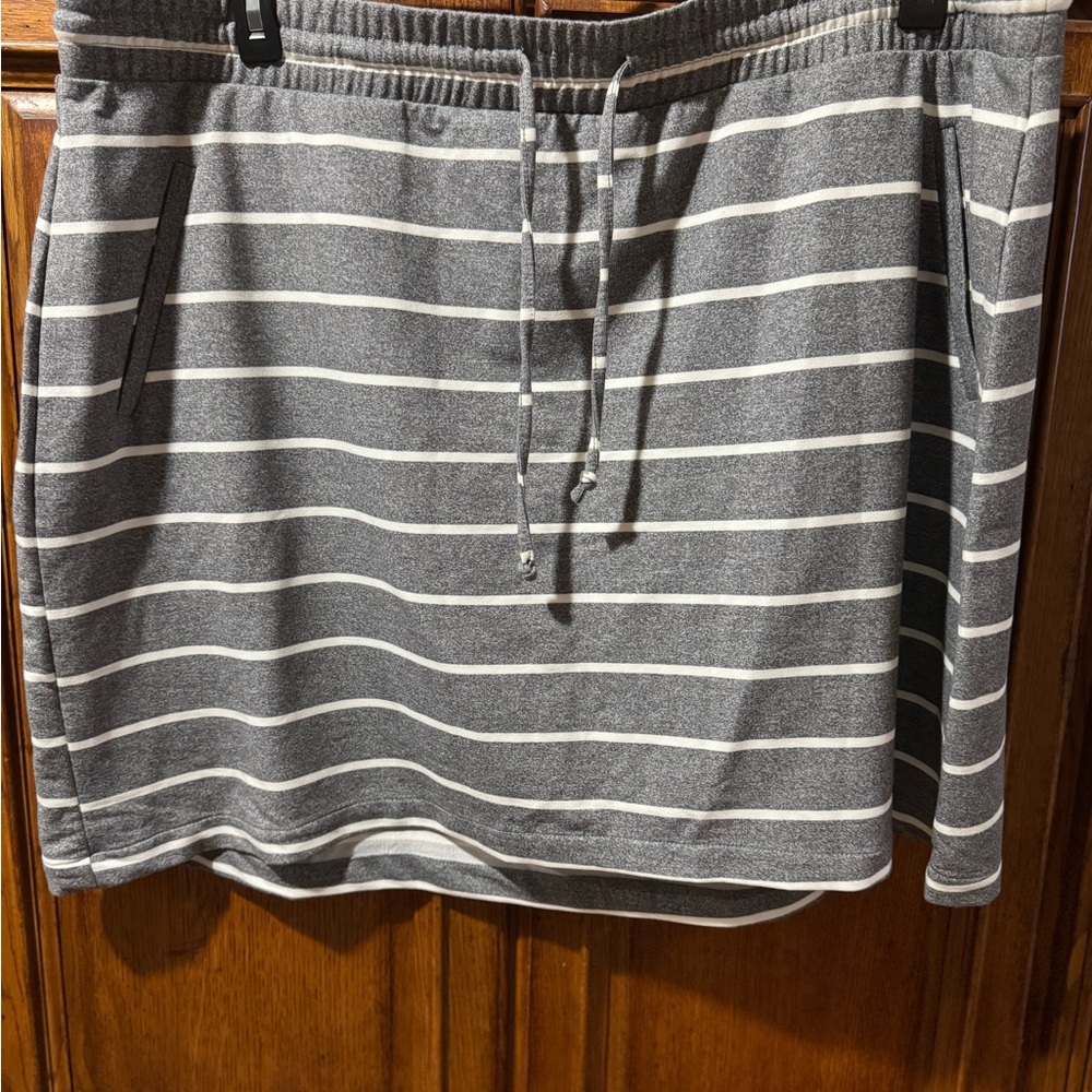 NWOT Torrid Gray and White Striped Skirt